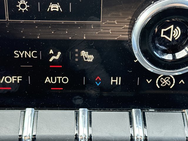 Used 2024 GMC Acadia Elevation AWD/4WD image 23