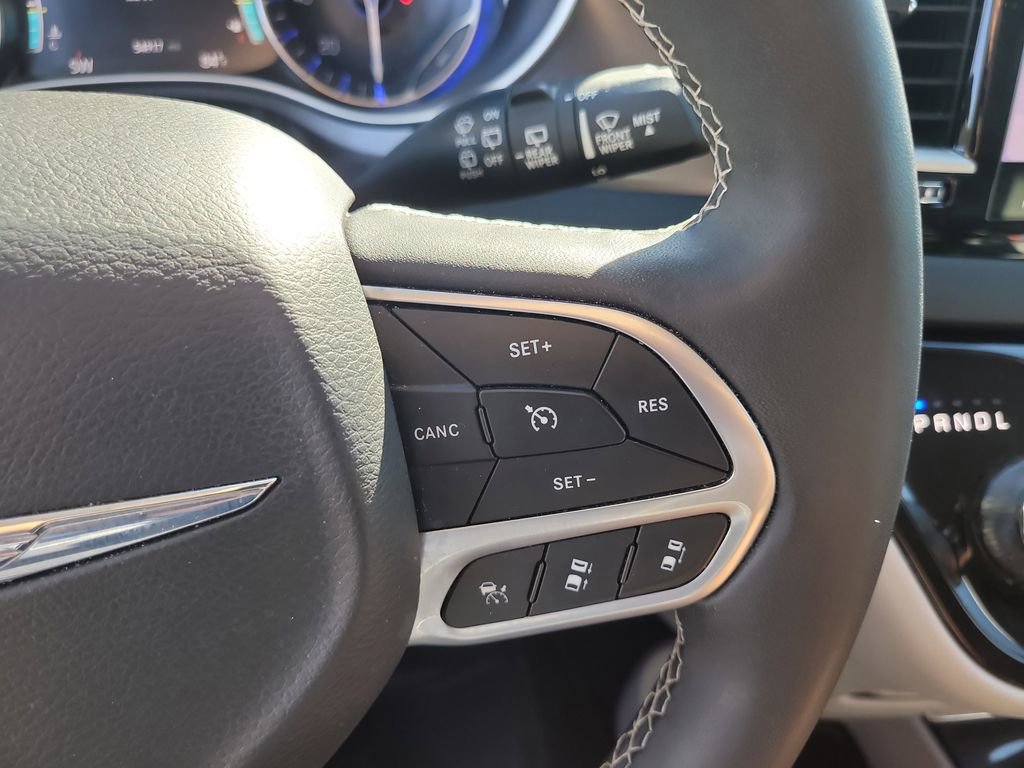 Used 2024 Chrysler Pacifica Touring-L image 29