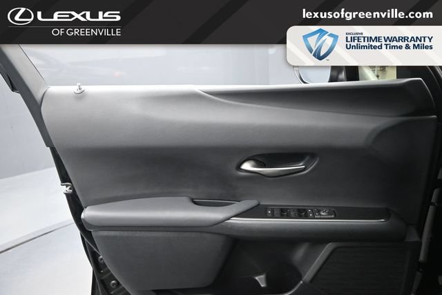 Used 2025 Lexus UX 300h FWD image 17