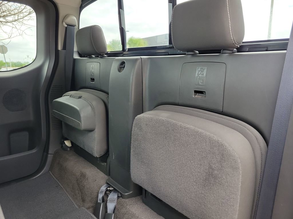 Used 2014 Nissan Frontier Desert Runner image 15