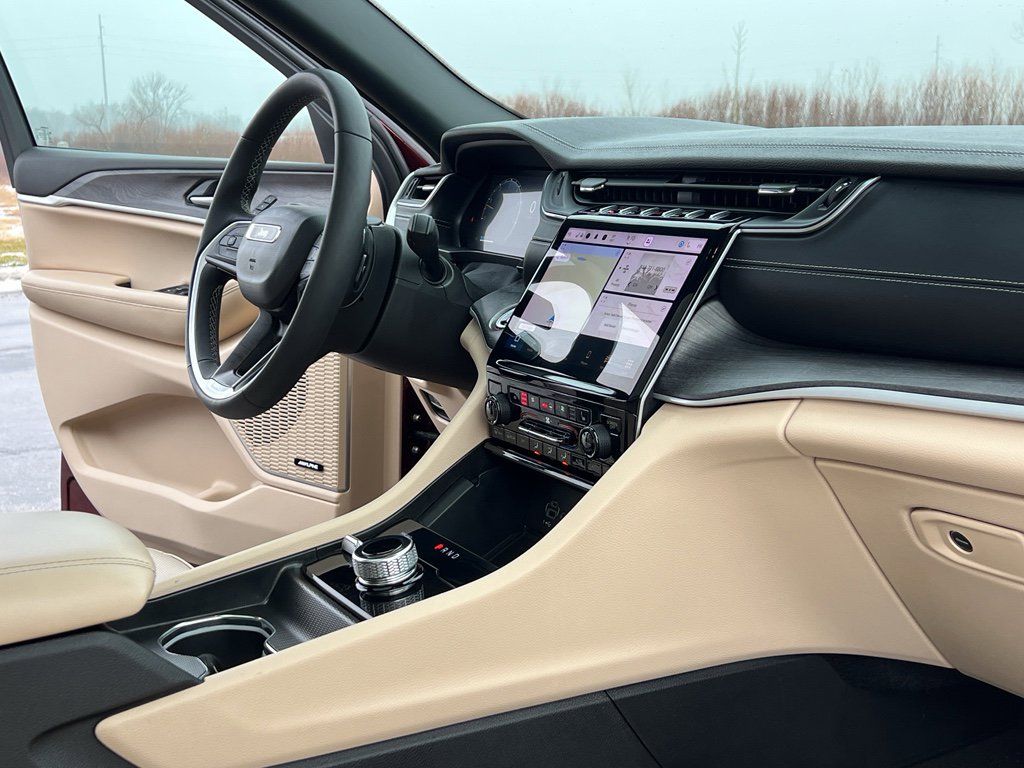 Used 2024 Jeep Grand Cherokee Limited w/ Luxury Tech Group II image 29