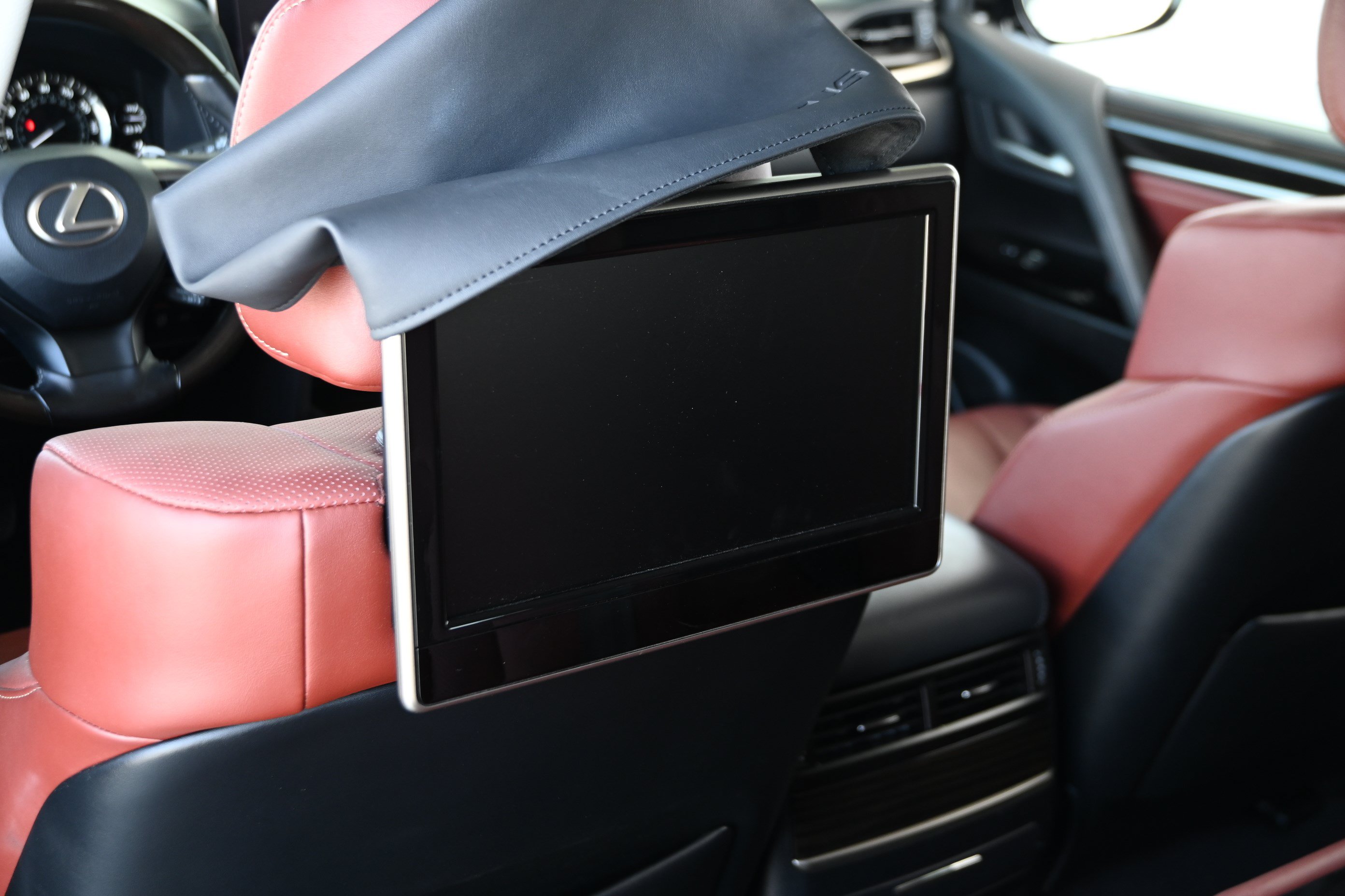 Used 2021 Lexus LX 570 4WD w/ Luxury Package image 27