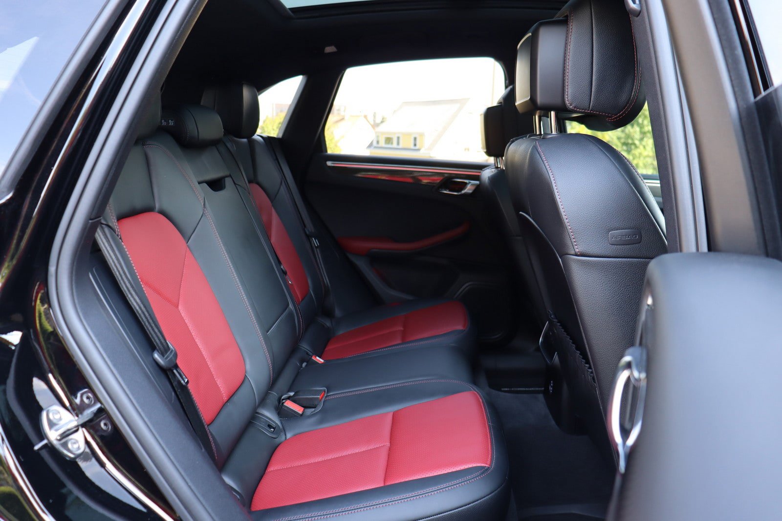 Used 2023 Porsche Macan Turbo AWD/4WD image 19