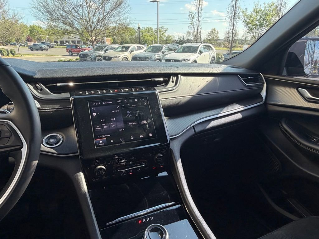 Used 2023 Jeep Grand Cherokee L Laredo image 25