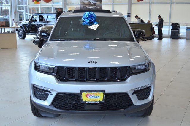 New 2025 Jeep Grand Cherokee Limited w/ Black Appearance Package image 3