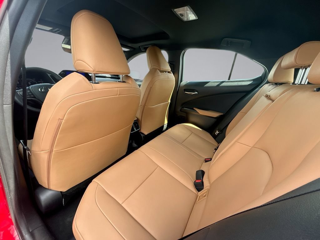 Used 2024 Lexus UX 250h FWD w/ Premium Package image 27