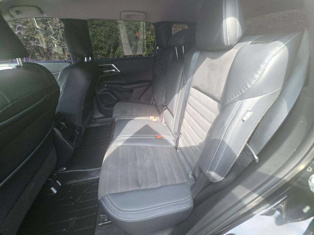 Used 2023 Mitsubishi Outlander SE AWD/4WD image 8
