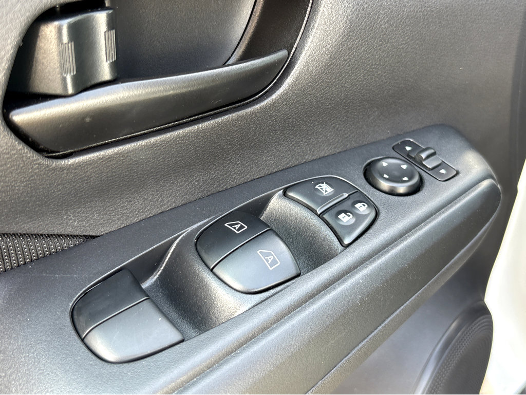 Used 2025 Nissan Kicks Play S image 18