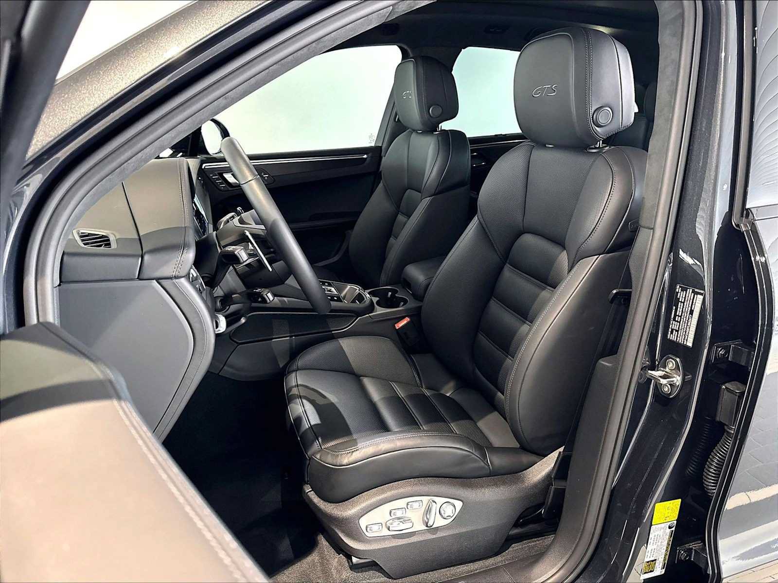 Used 2026 Porsche Macan GTS AWD/4WD image 8