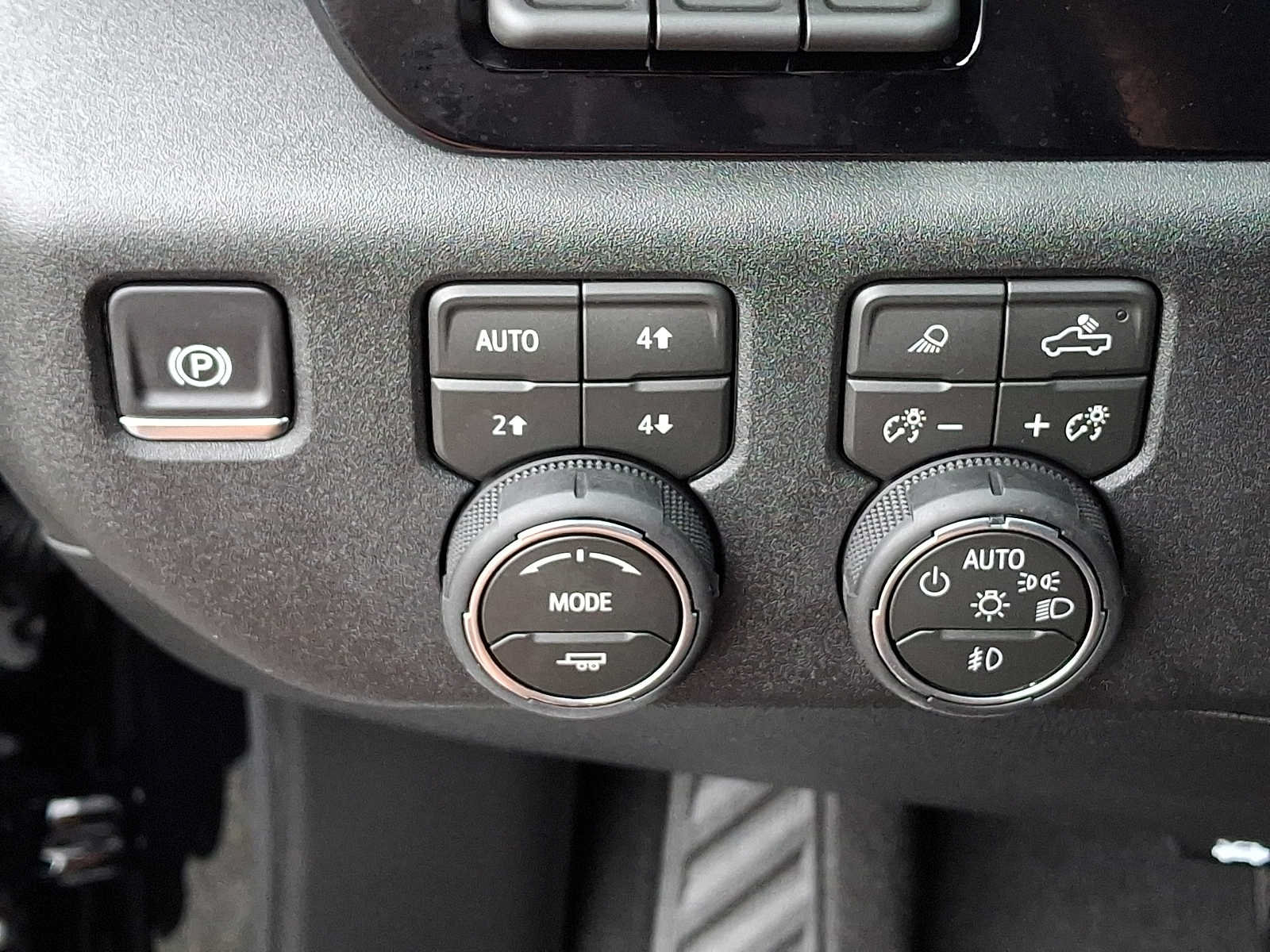 Used 2026 Chevrolet Silverado 1500 High Country w/ High Country Premium Package AWD/4WD image 25