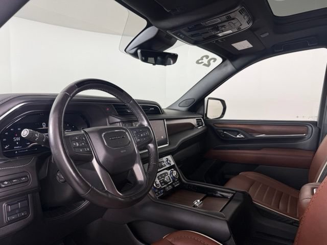 Used 2023 GMC Yukon XL Denali Ultimate w/ LPO, Floor Liner Package AWD/4WD image 4