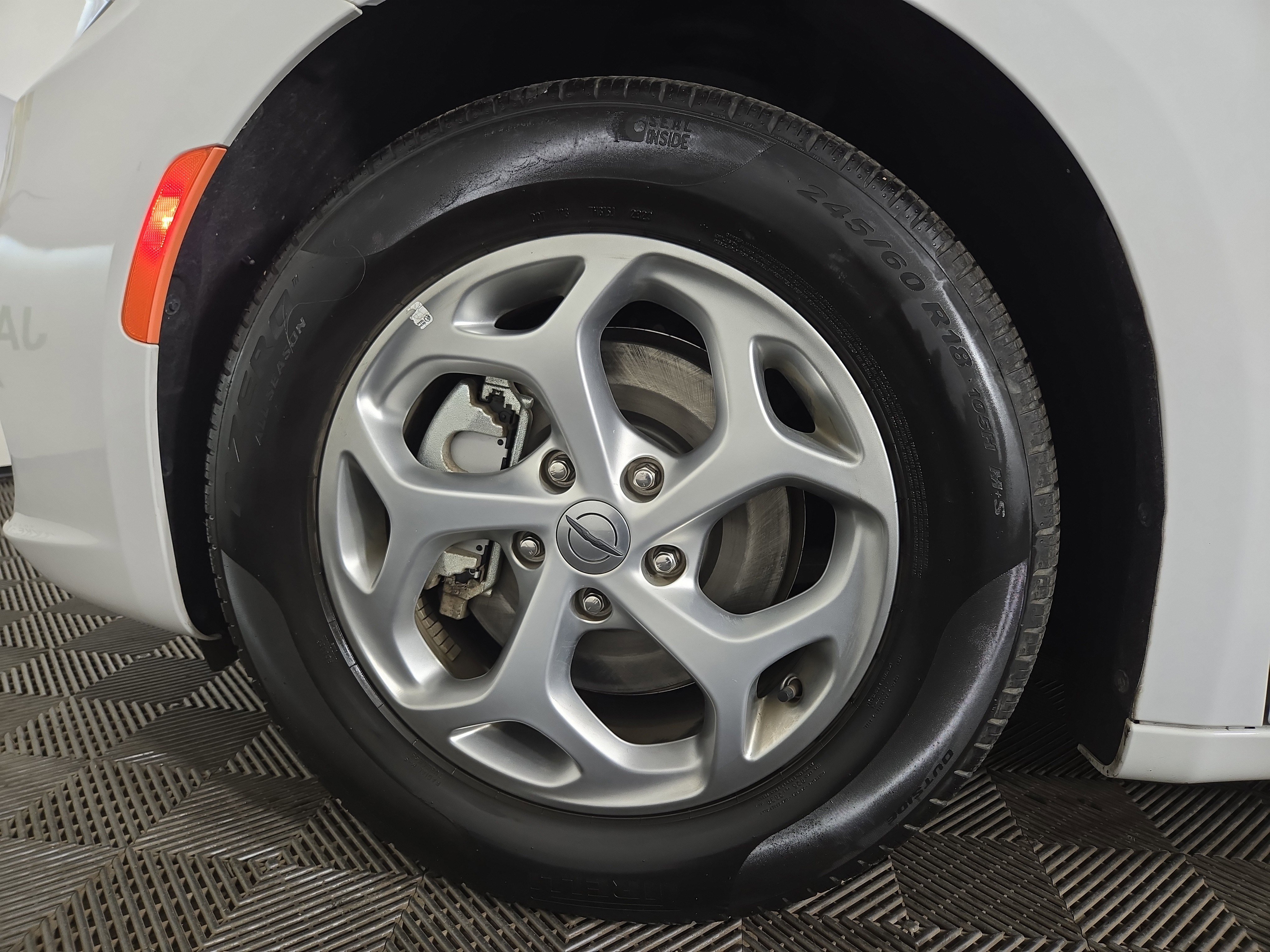 Used 2024 Chrysler Pacifica Limited image 36