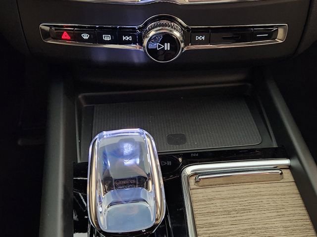 New 2026 Volvo XC60 B5 Plus w/ Protection Package Premier image 19
