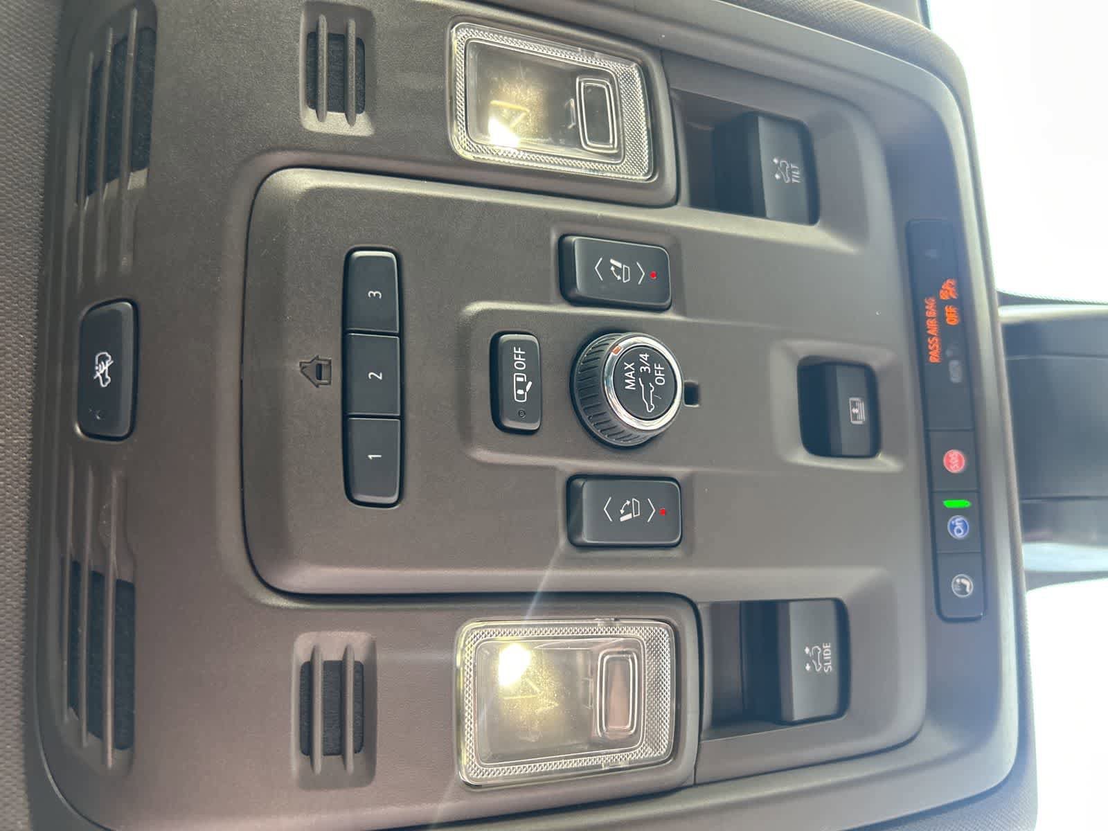 Used 2021 GMC Yukon Denali w/ Denali Premium Package AWD/4WD image 10