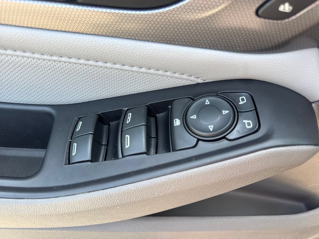Used 2021 Chevrolet Traverse Premier FWD image 21