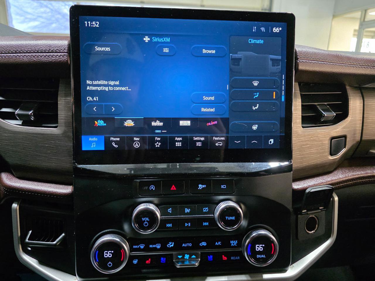 Used 2024 Ford Expedition Max Limited image 40