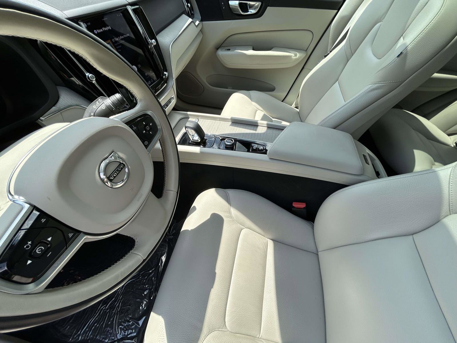 Certified 2023 Volvo XC60 B5 Plus w/ Climate Package AWD/4WD image 10