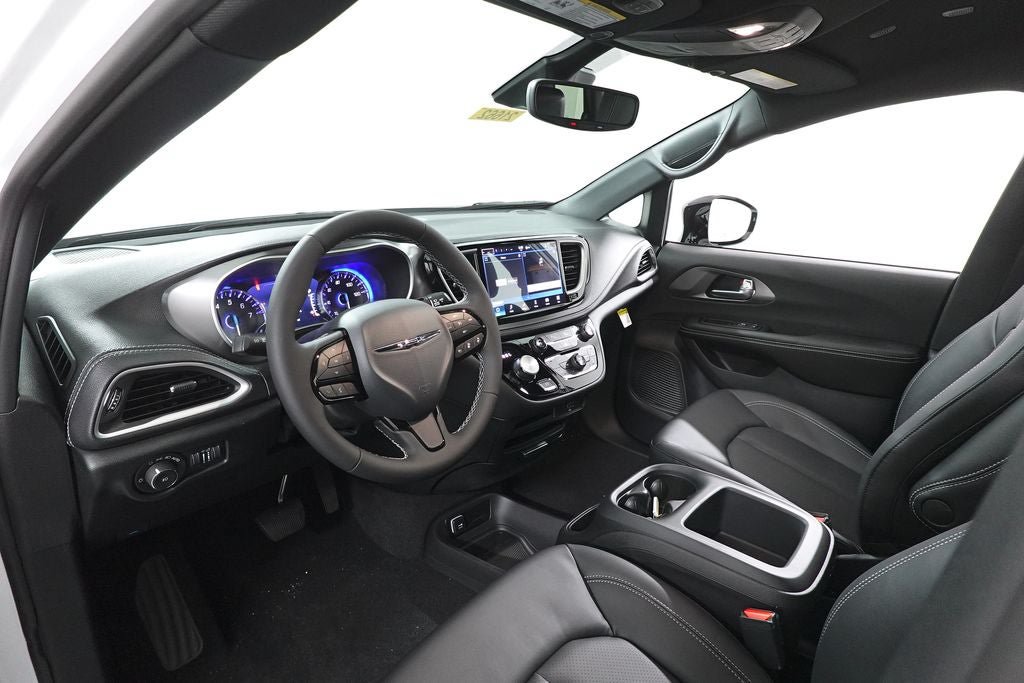 New 2026 Chrysler Pacifica Select w/ S Appearance Package FWD image 15