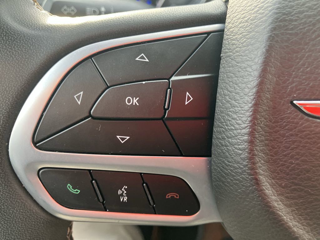 Used 2022 Chrysler Pacifica Touring-L FWD image 40
