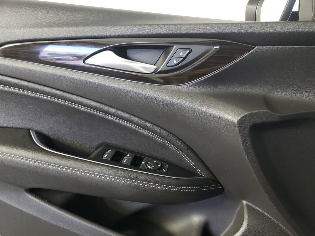 Used 2018 Buick Regal Essence w/ Driver Confidence Package #1 image 28