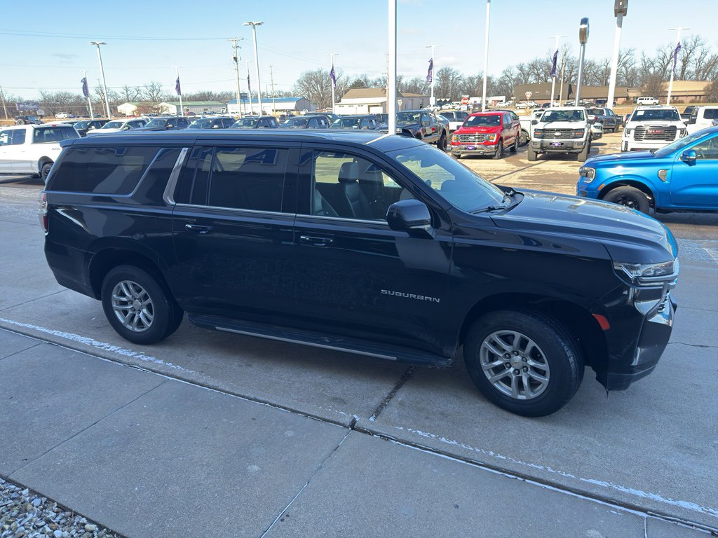 Used 2023 Chevrolet Suburban LT image 4