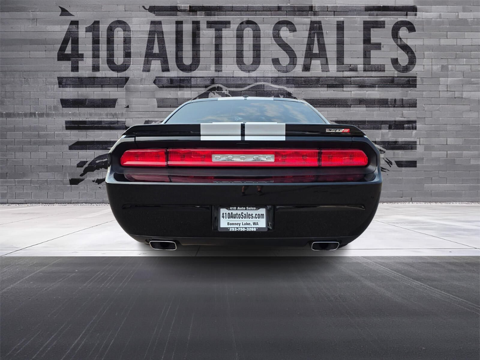 Used 2012 Dodge Challenger SRT8 w/ Premium Sound Group RWD image 4
