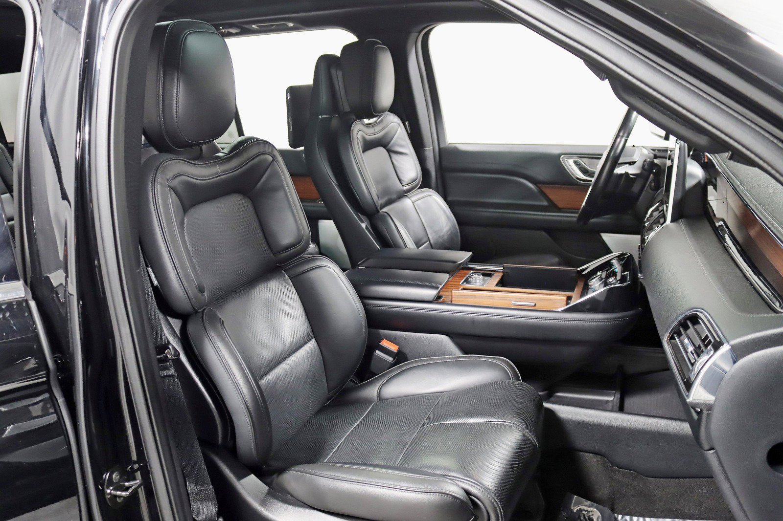 Used 2018 Lincoln Navigator L Reserve w/ Technology Package AWD/4WD image 32