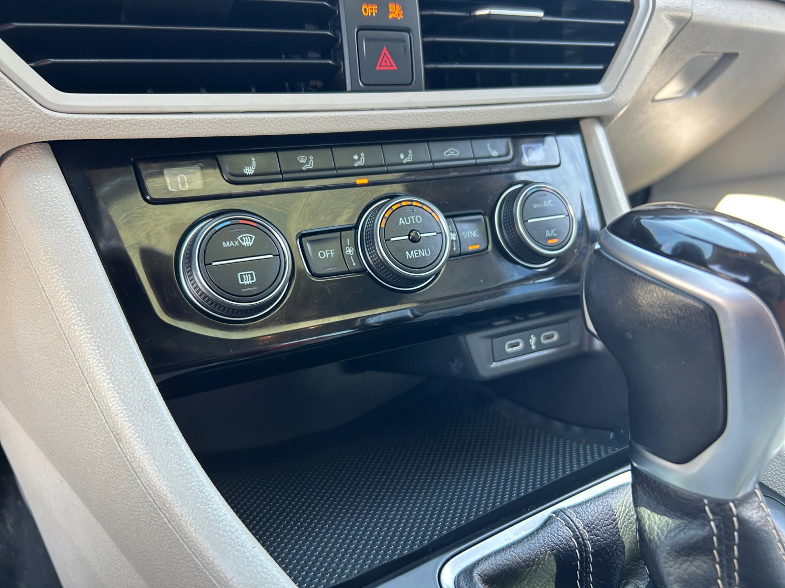 Certified 2024 Volkswagen Jetta SE FWD image 12