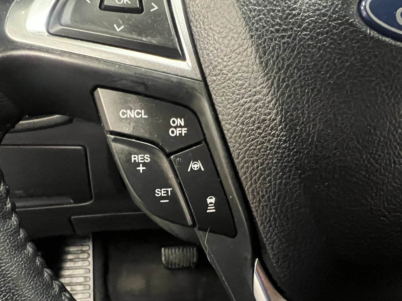 Used 2024 Ford Edge SEL image 35