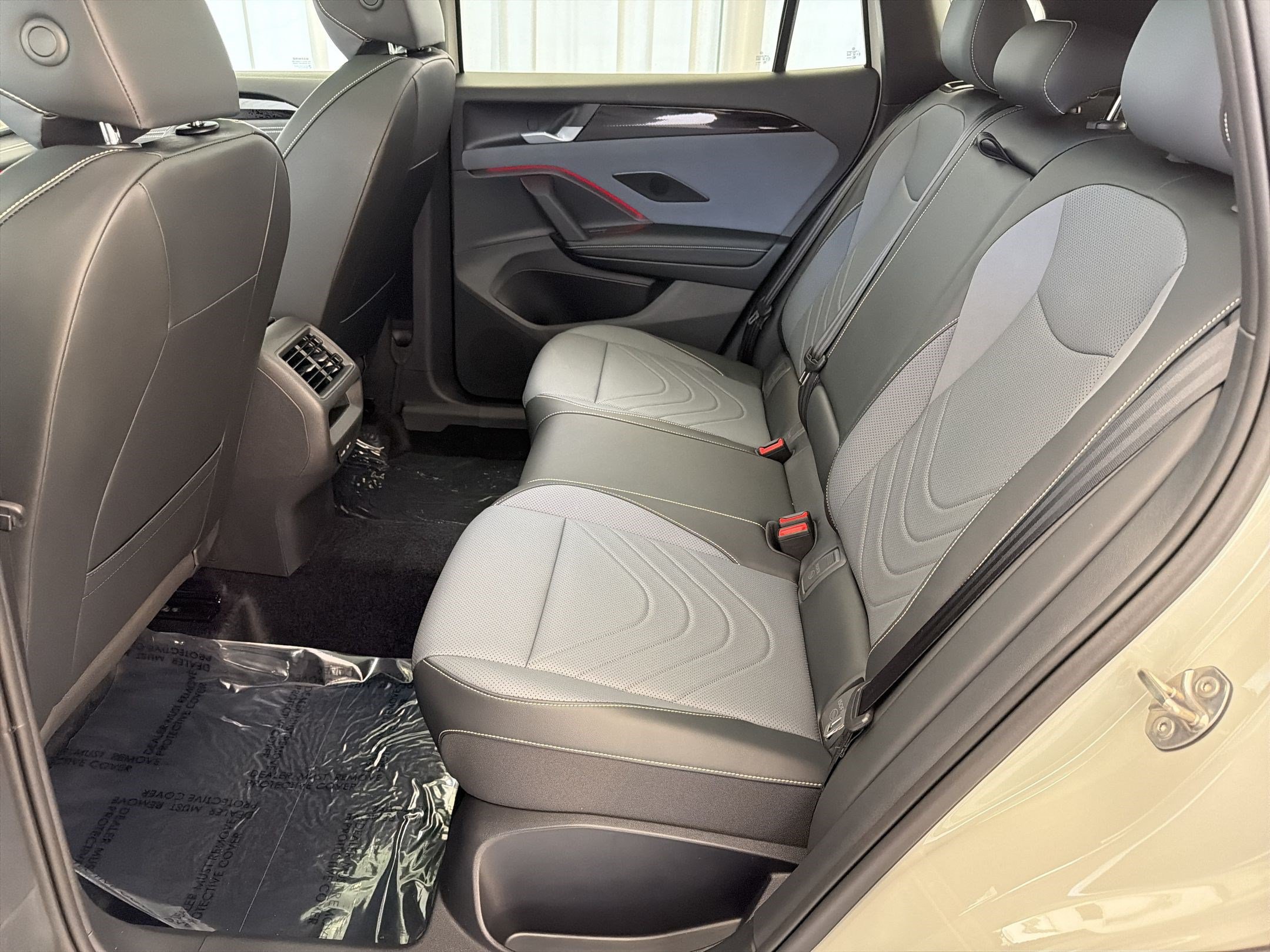 New 2026 Volkswagen Tiguan SE R-Line FWD image 15