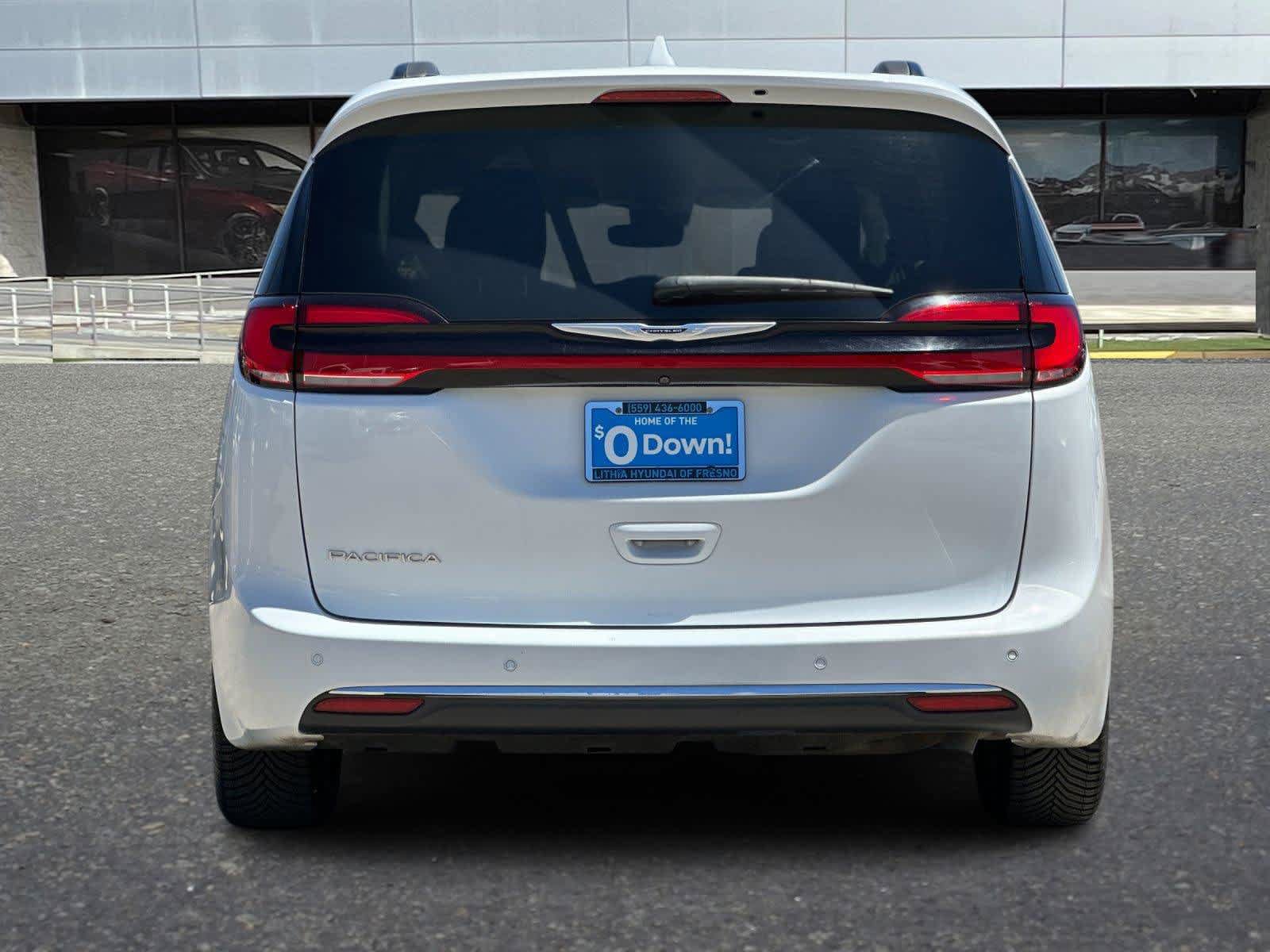 Used 2022 Chrysler Pacifica Touring-L FWD image 8
