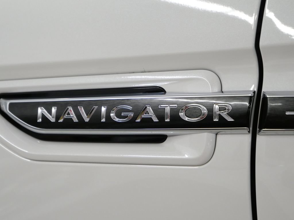 Used 2021 Lincoln Navigator Black Label AWD/4WD image 8