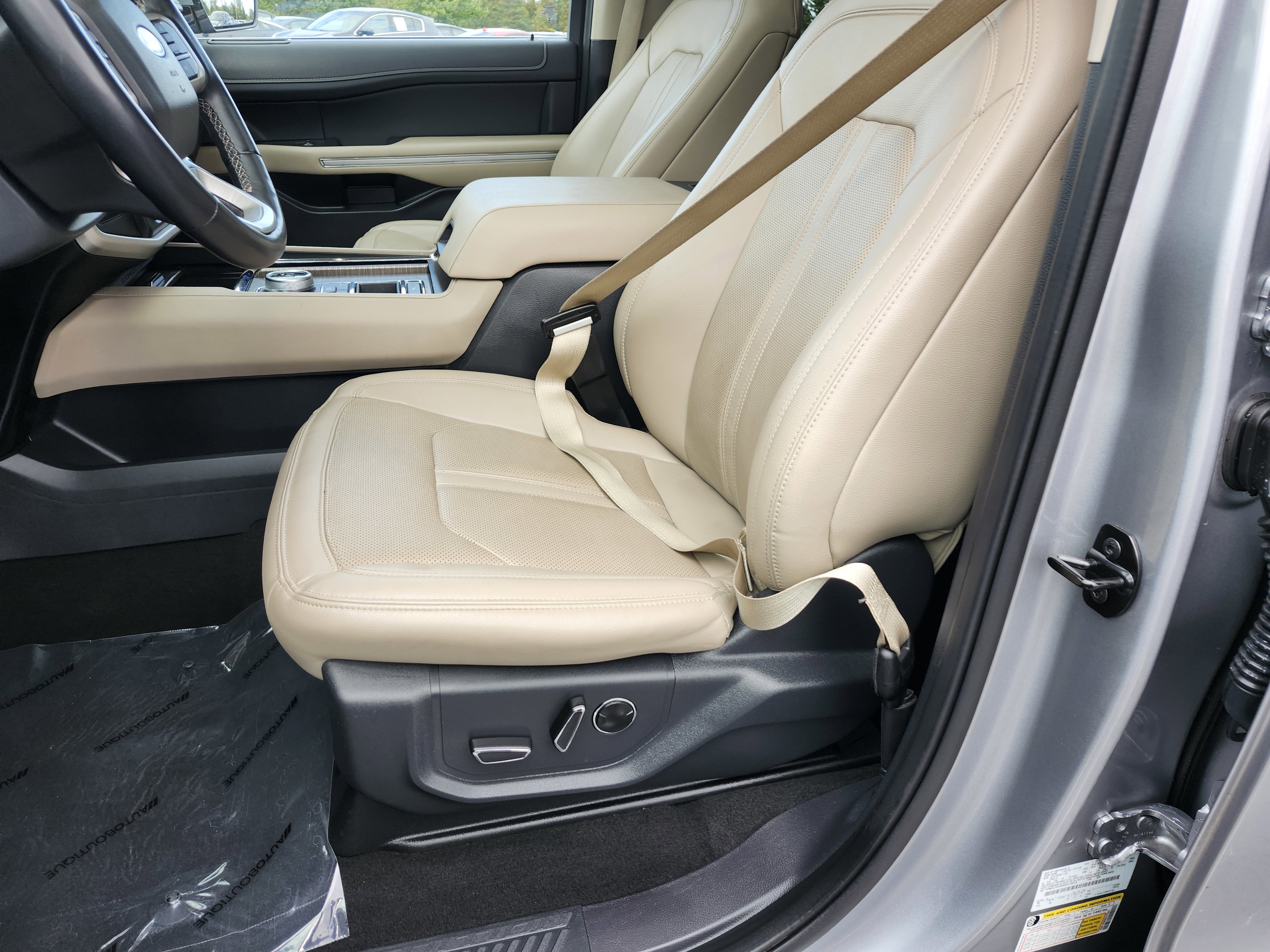Used 2024 Ford Expedition Limited image 18