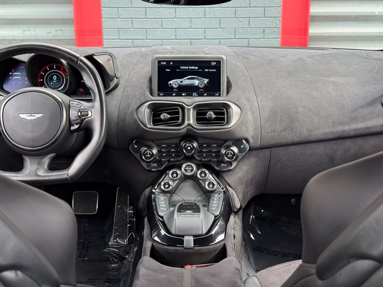 Used 2019 Aston Martin V8 Vantage Coupe RWD image 22