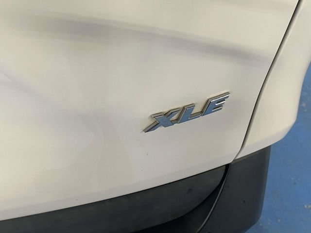 Used 2019 Toyota RAV4 XLE w/ Convenience Package FWD image 10