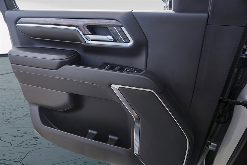 Used 2025 Chevrolet Silverado 2500 LTZ image 24