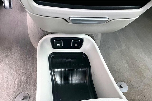 Used 2021 Chrysler Pacifica Touring-L image 16