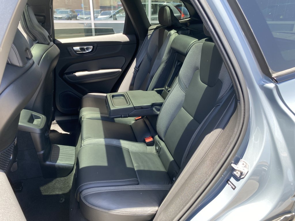 Used 2022 Volvo XC60 T8 R-Design w/ Advanced Package AWD/4WD image 16
