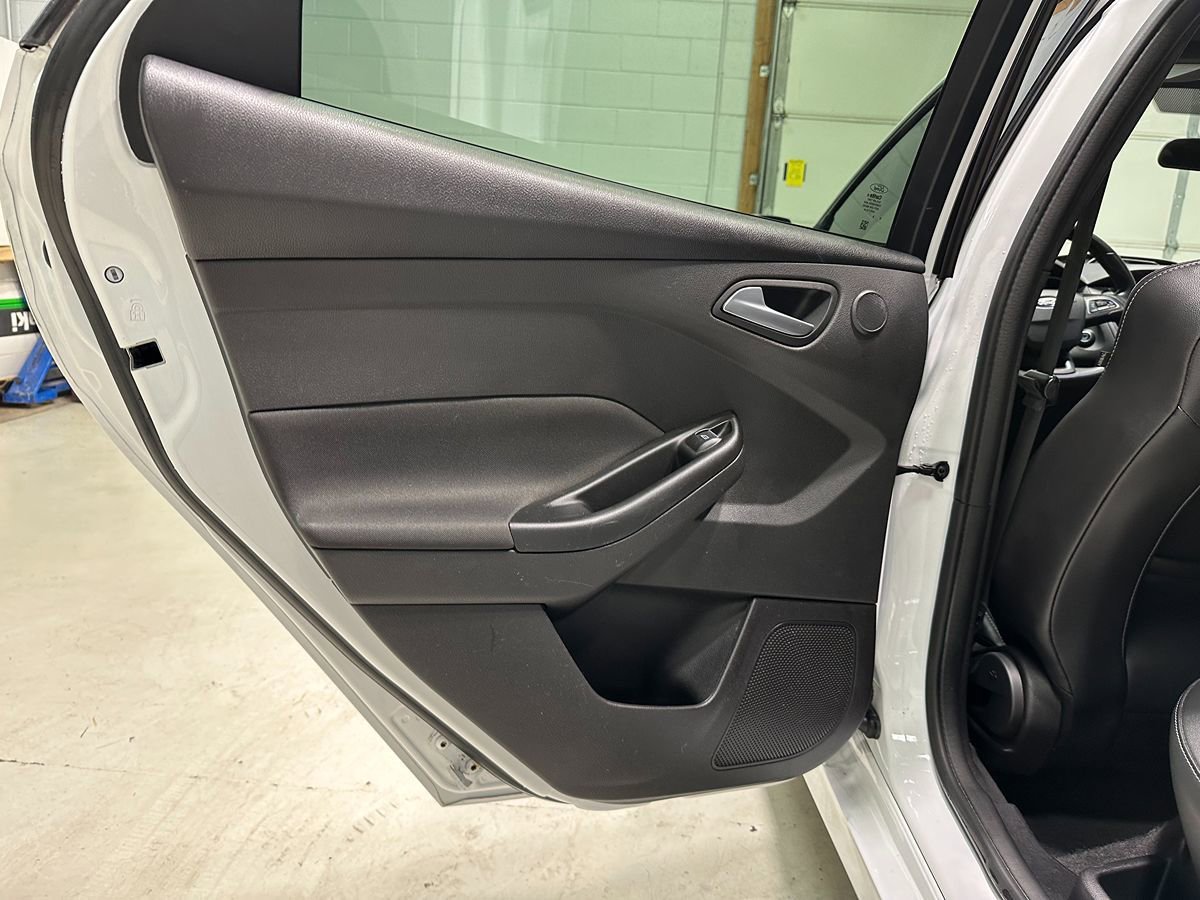 Used 2018 Ford Focus ST w/ Equipment Group 401A FWD image 21