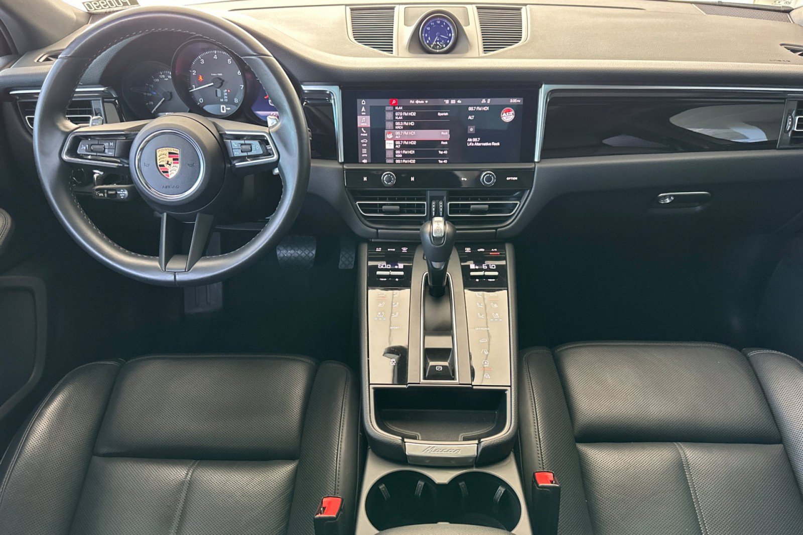 Certified 2024 Porsche Macan image 6