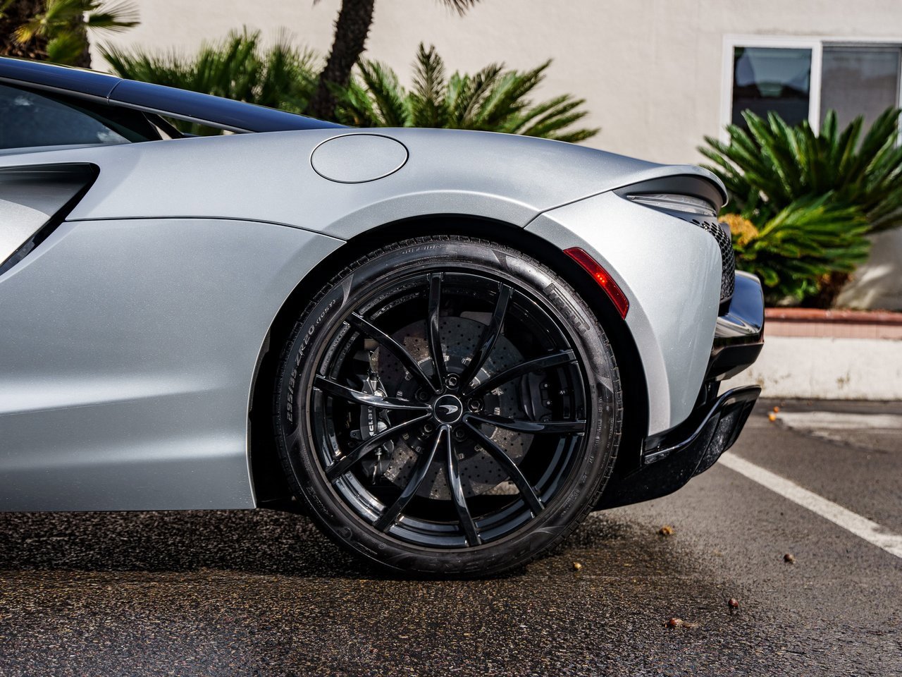 Used 2023 McLaren Artura image 25