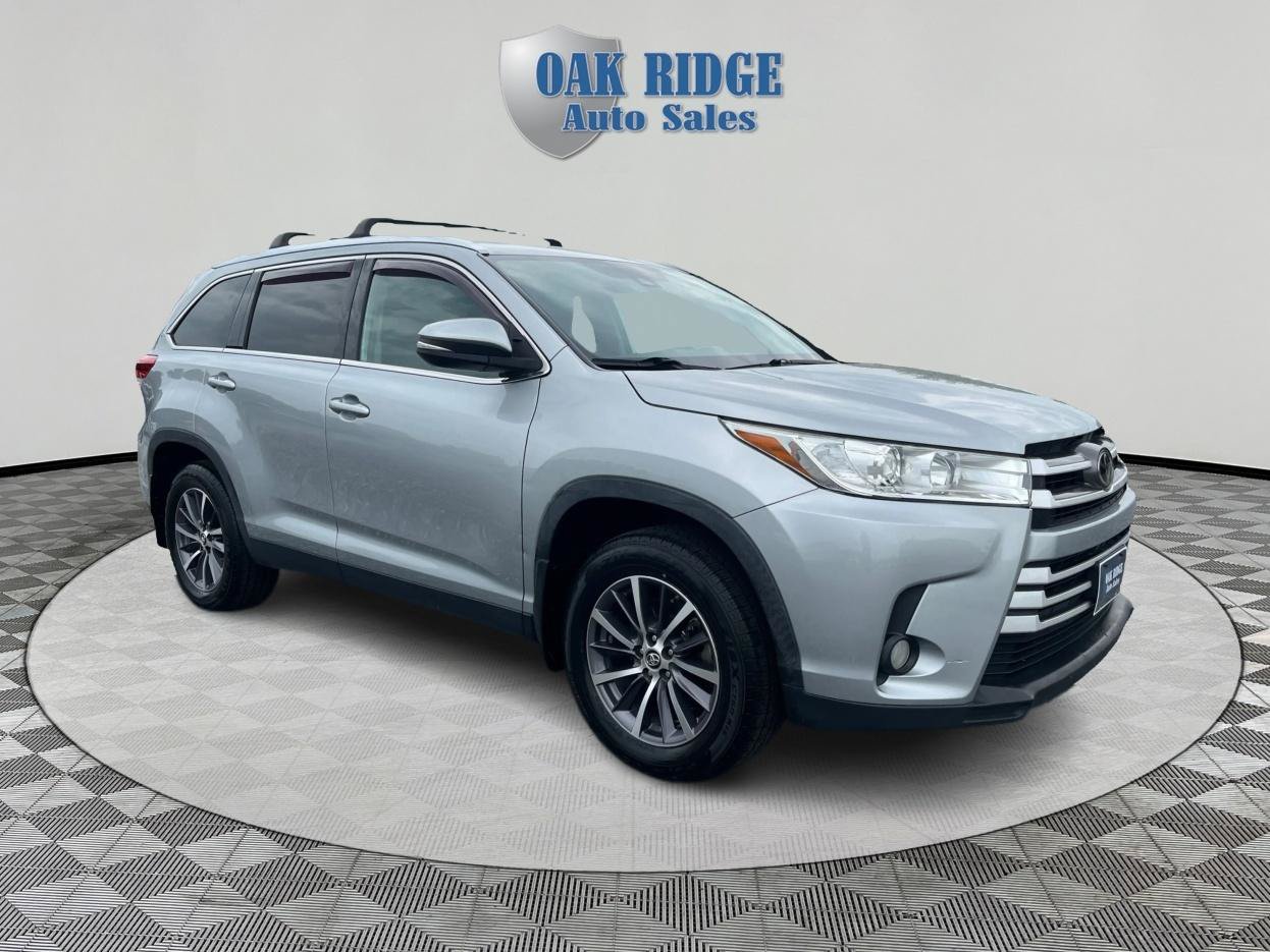 Used 2019 Toyota Highlander XLE AWD/4WD image 3