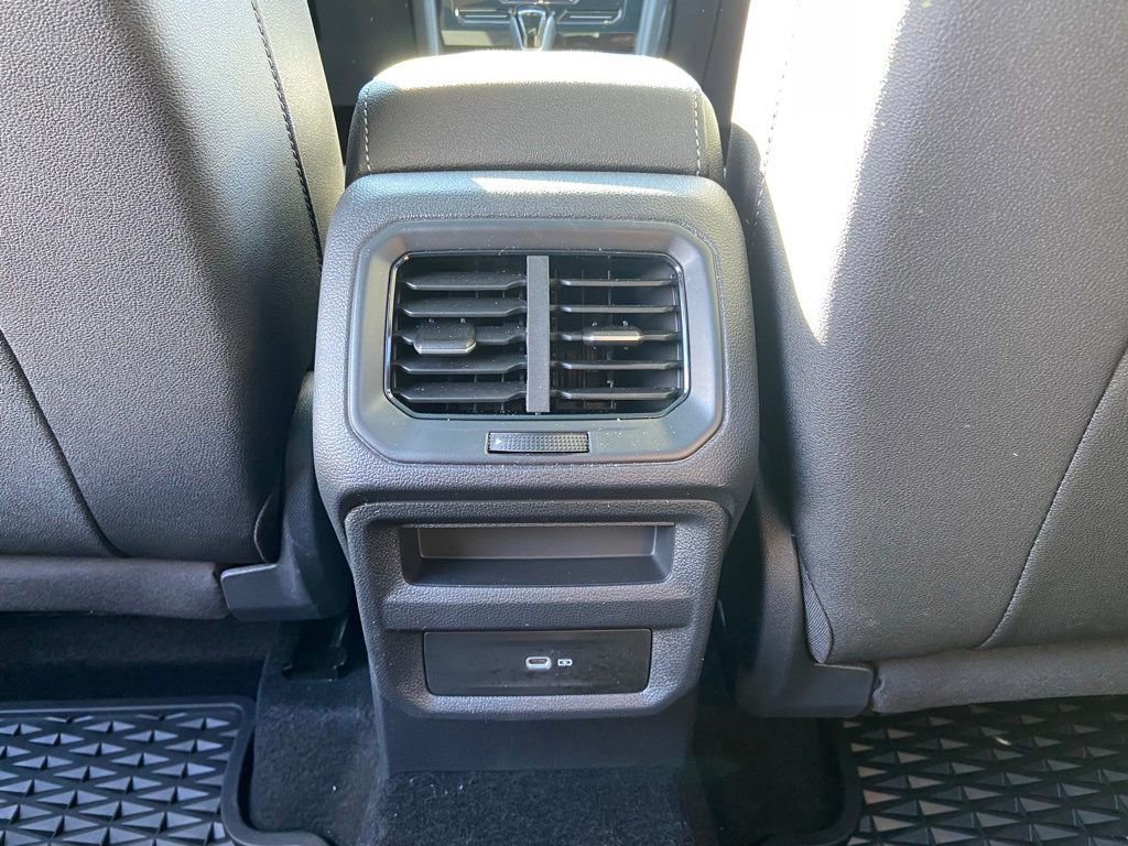 Used 2025 Volkswagen Taos SE image 19