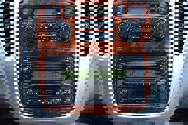 Used 2004 Toyota Highlander Limited image 25