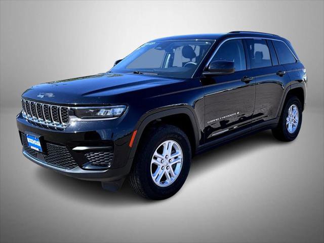 Certified 2023 Jeep Grand Cherokee Laredo AWD/4WD image 1