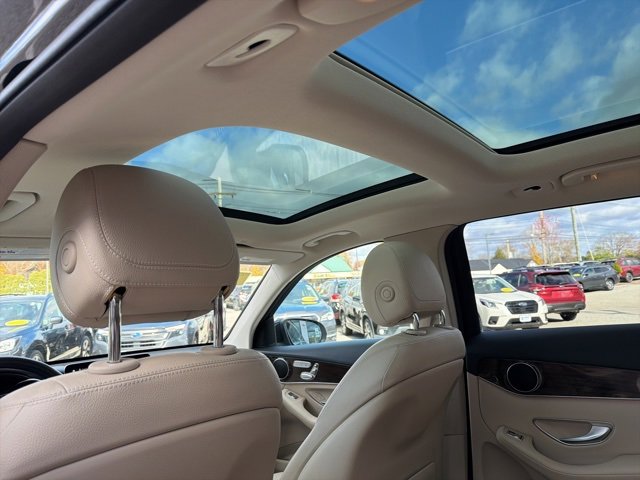 Used 2021 Mercedes-Benz GLC 300 4MATIC image 37