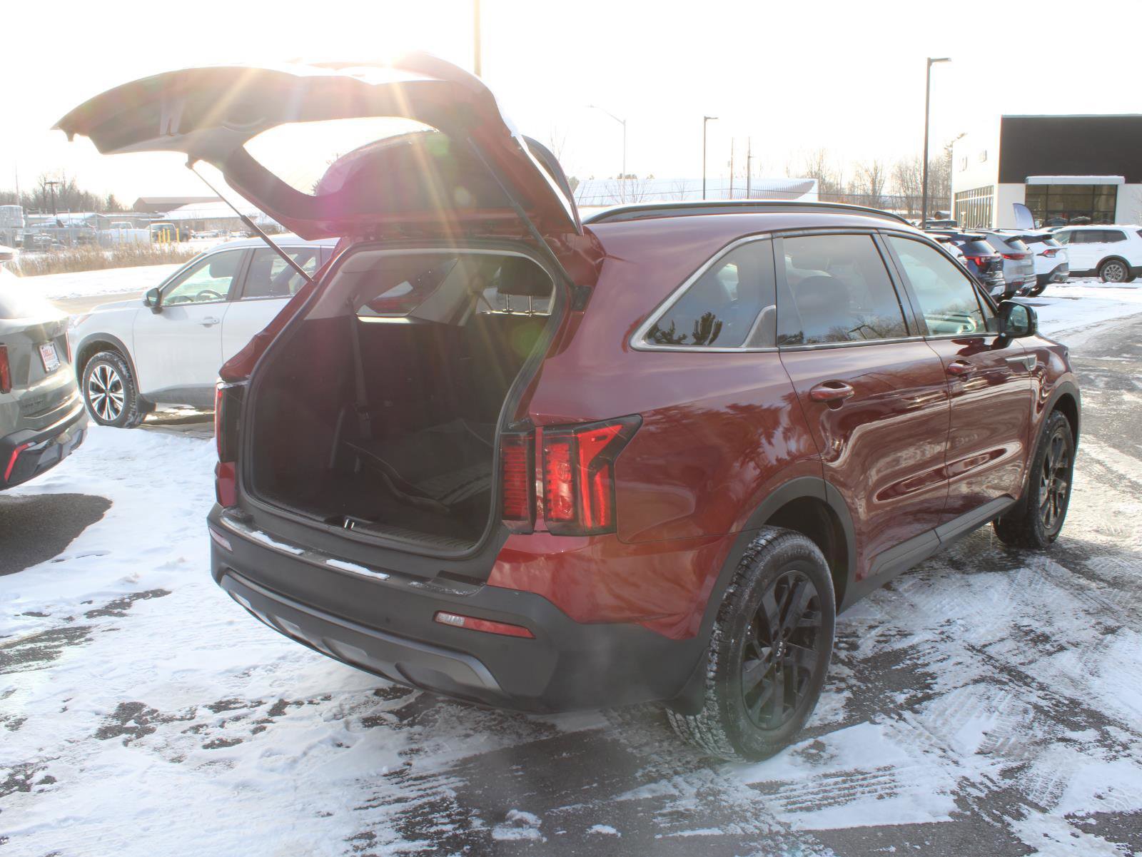 Used 2021 Kia Sorento S w/ Panoramic Sunroof Package image 7
