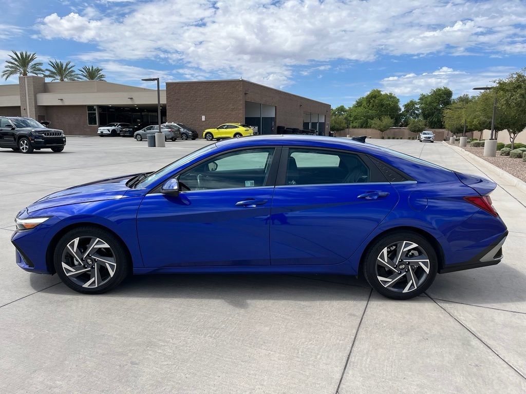 Used 2025 Hyundai Elantra Limited FWD image 10