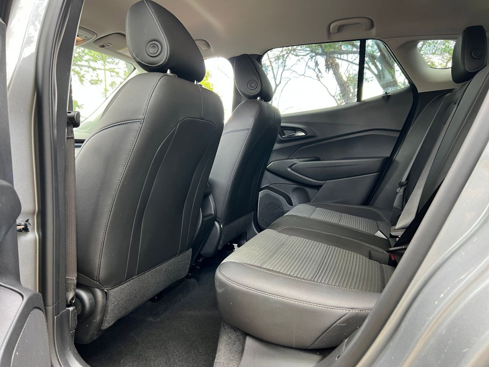 Used 2025 Chevrolet Trax LT w/ LT Convenience Package image 22