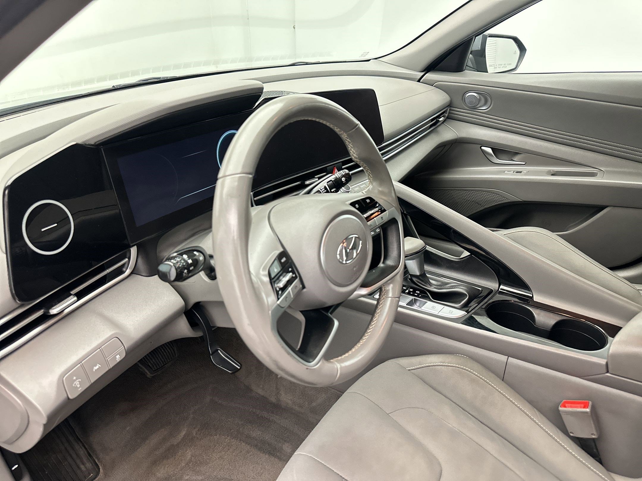 Used 2023 Hyundai Elantra SEL w/ Convenience Package FWD image 4